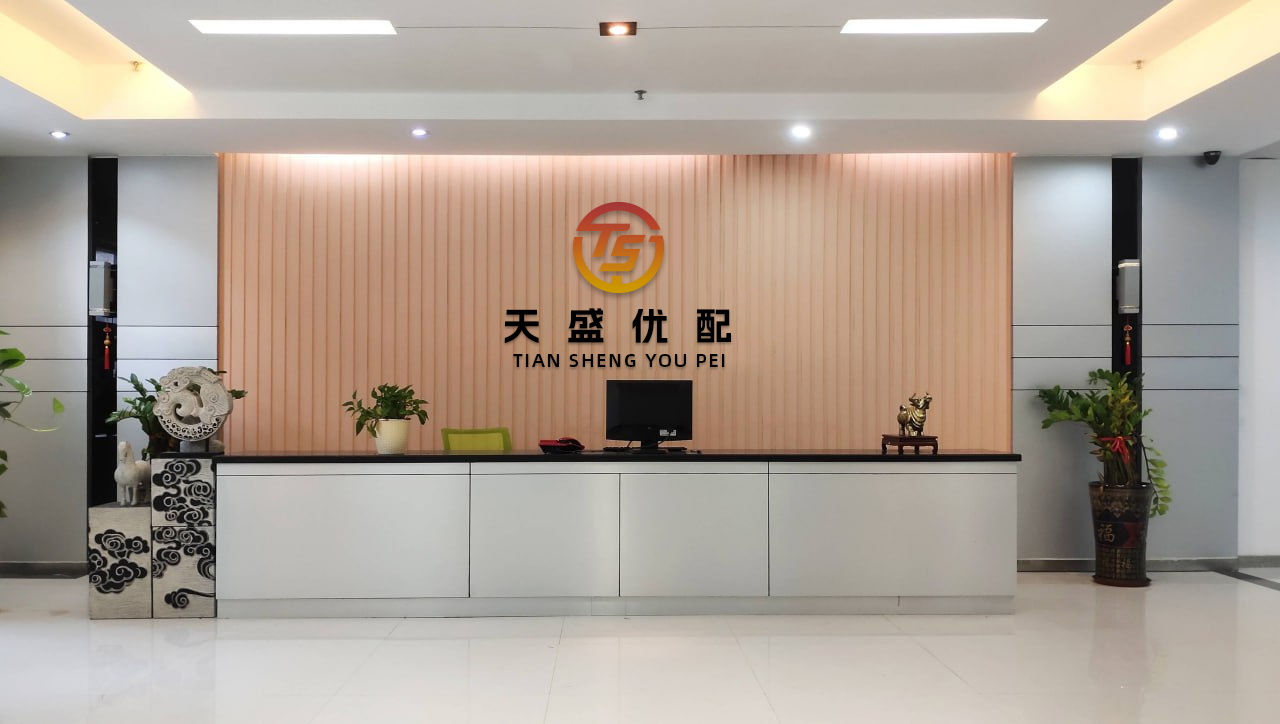 盈易点 男子高温天穿得严严实实、抱着双肩包，反常举动引民辅警起疑，一查，果然......
